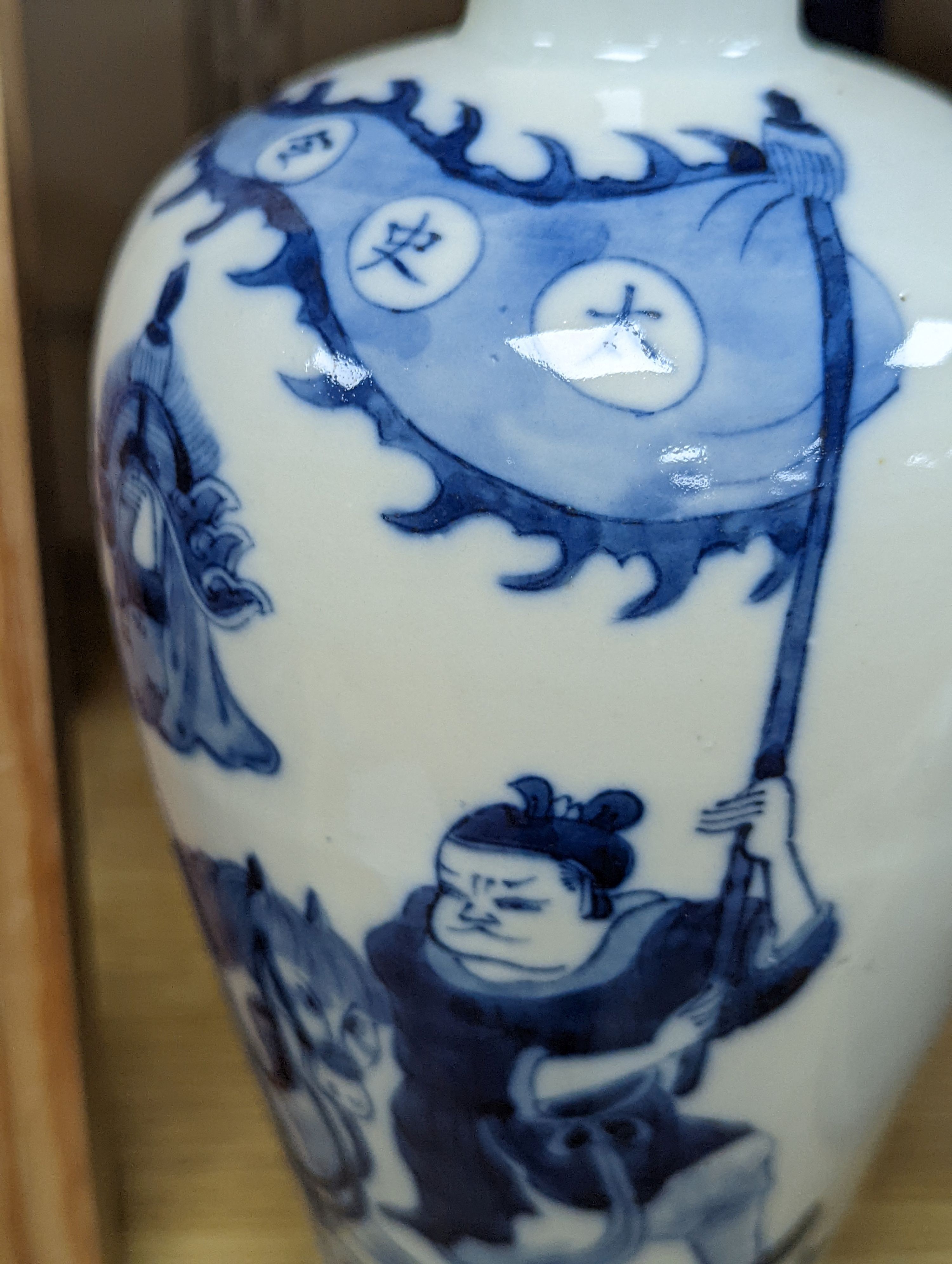 A Chinese blue and white figural meiping, 21.5cm